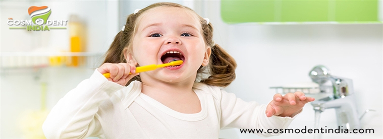 अपने बच्चे को दाँत ब्रश करने के लिए प्रोत्साहित करें