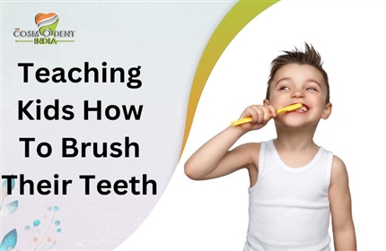子供たちに歯を磨く方法を教える